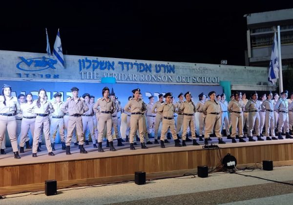 עפים עליהם