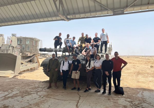 תלמידי מגמת מכונות בצאלים